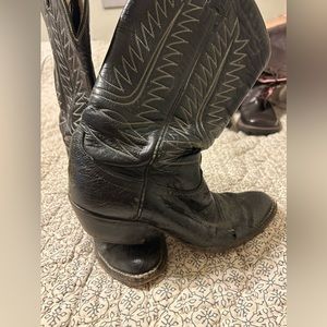 *Vintage Men’s, black, Tony Lama boots. 7.5